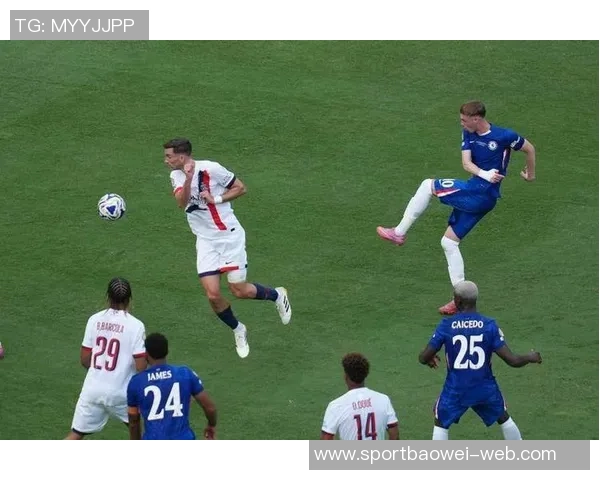 菲尔琼斯认为切尔西需再引进一两名球员才能争夺冠军 菲尔琼斯认为切尔西需再引进一两名球员才能争夺冠军